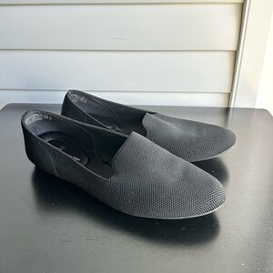 Time and Tru Women's Black Slip-On Flats